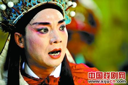 小皇后豫剧团<wbr><wbr>走向农村<wbr>走向市场<wbr>走向未来