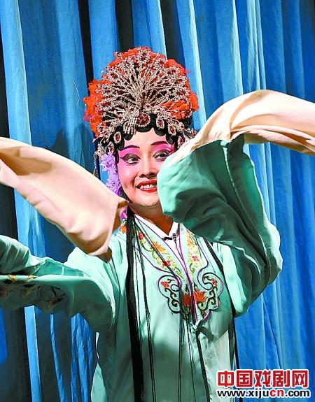 小皇后豫剧团<wbr><wbr>走向农村<wbr>走向市场<wbr>走向未来