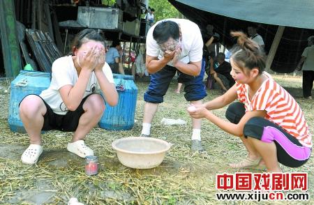 小皇后豫剧团<wbr><wbr>走向农村<wbr>走向市场<wbr>走向未来