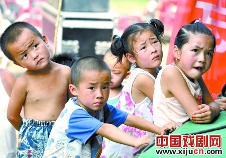 小皇后豫剧团<wbr><wbr>走向农村<wbr>走向市场<wbr>走向未来