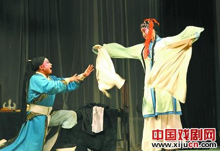 小皇后豫剧团<wbr><wbr>走向农村<wbr>走向市场<wbr>走向未来