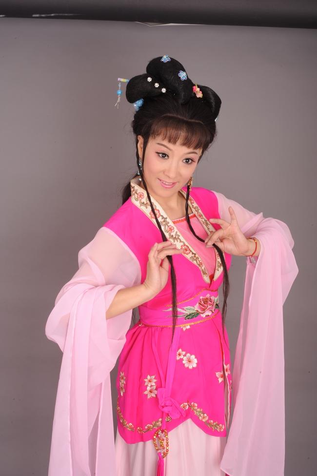 李芳