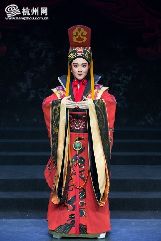 费鑫萍